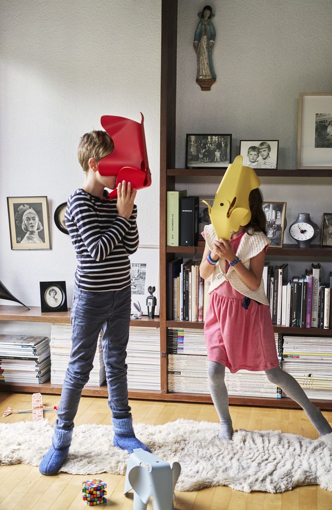 1902615_Eames-Elephant-small-with-kids_preview